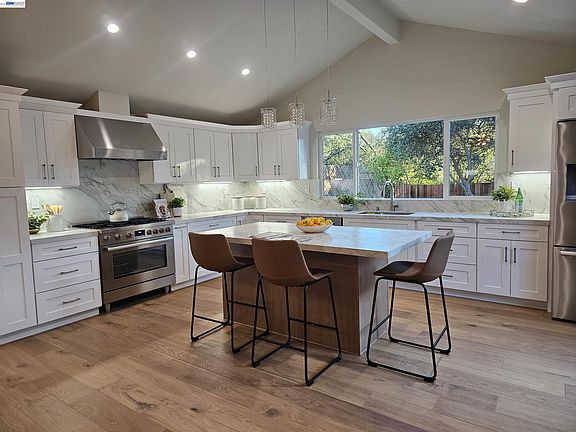 5th image of 3161 Plymouth Rd