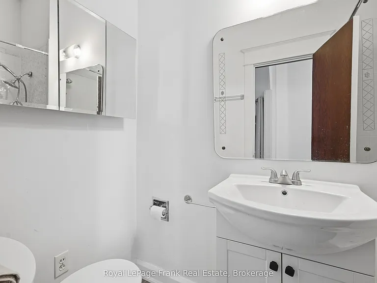 279 Kent St W — Photo 12