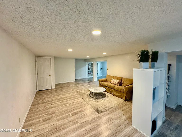 113 Richmond Ct N #67 — Photo 18