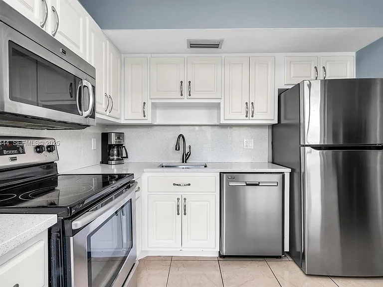 2800 N Palm Aire Dr #309 — Photo 1