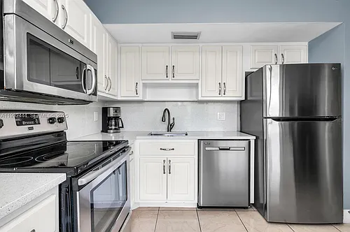 2800 N Palm Aire Dr #309 Photo 1