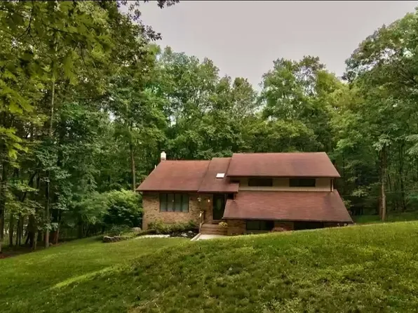 2127 Sky High Dr, Bartonsville, PA 18321