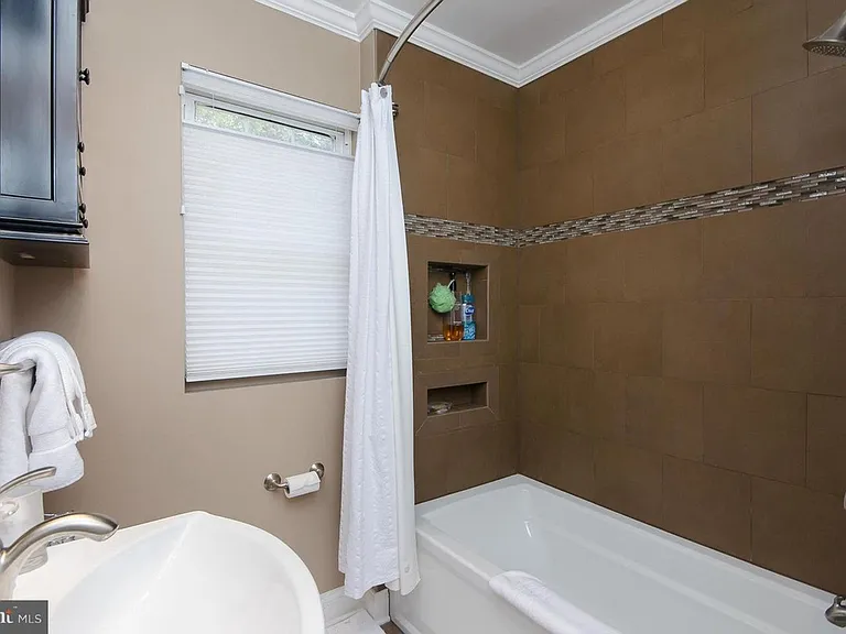 616 Nicholson St NW — Photo 14