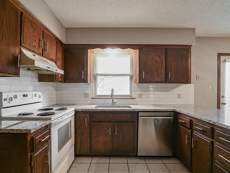 609 SE Bayberry Ln #A — Photo 6