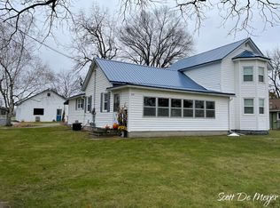 218 S 1st St, Edmore, MI 48829