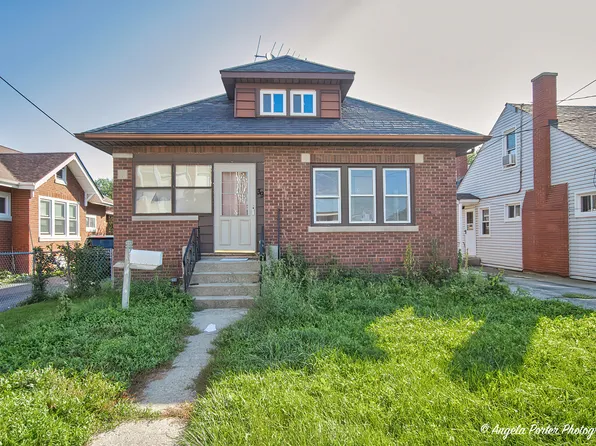 39 S Victory St, Waukegan, IL 60085