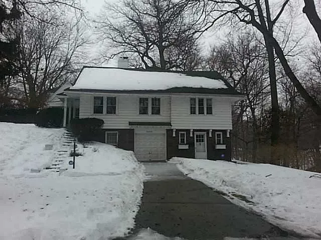 2073 Wildwood Blvd photo 1
