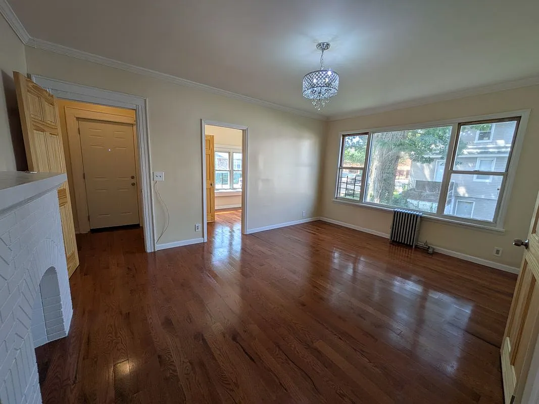 2 bed, 1.0 bath, 910 sqft, $3,000 — Photo 1