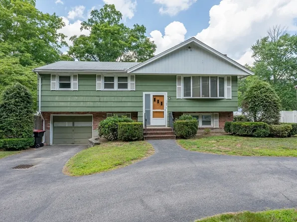 1197 Pleasant St, Brockton, MA 02301
