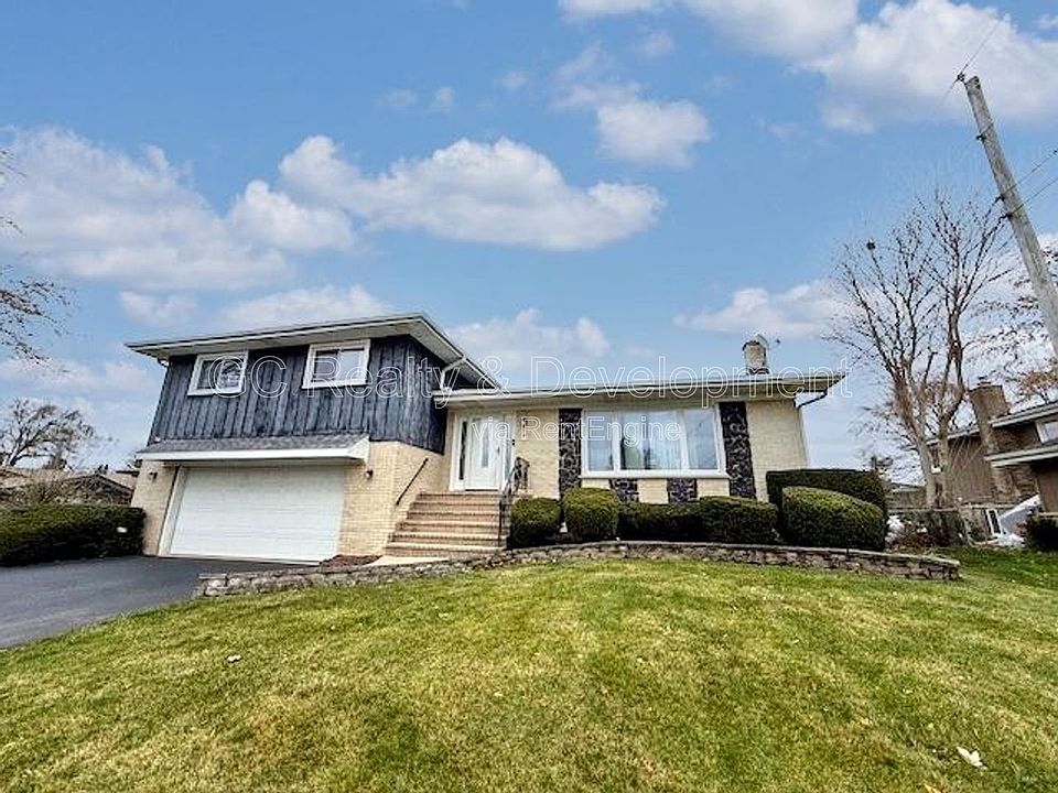 1st image of 609 Pinecroft Dr