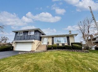 609 Pinecroft Dr, Roselle, IL 60172