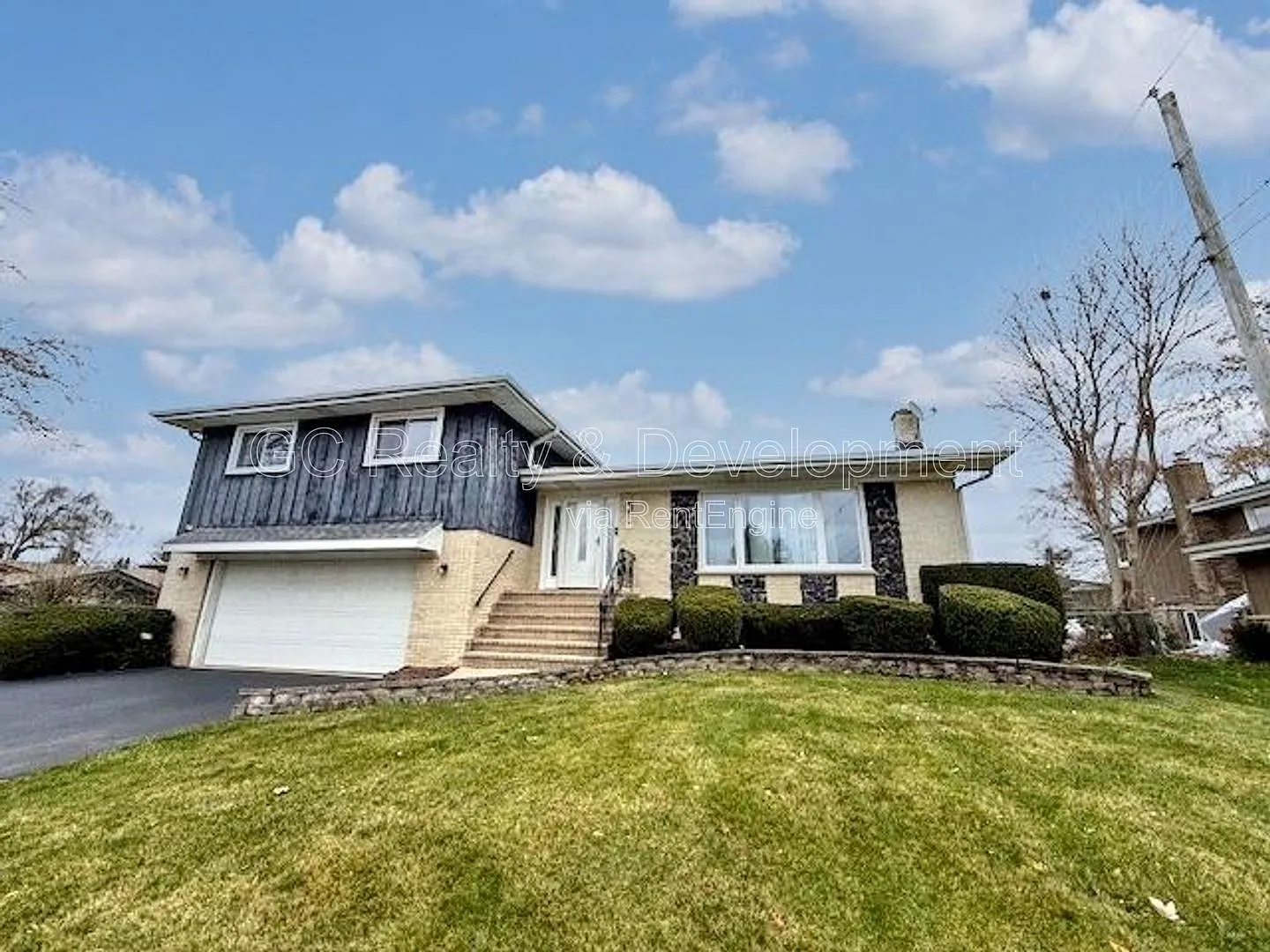 609 Pinecroft Dr photo 1