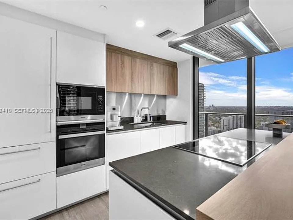 1000 Brickell Plz #CU-3112