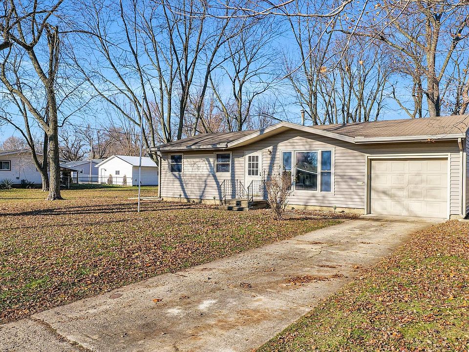 1045 Eastview Dr, Paxton, IL 60957 Zillow
