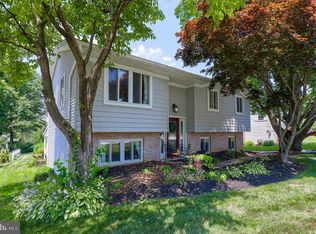 302 Longfellow Dr, Lancaster, PA 17602