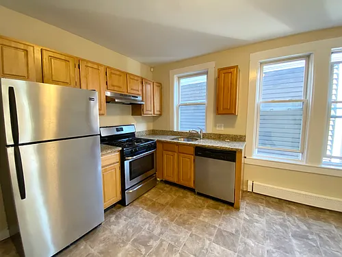 66 Middle St #2R Photo 1