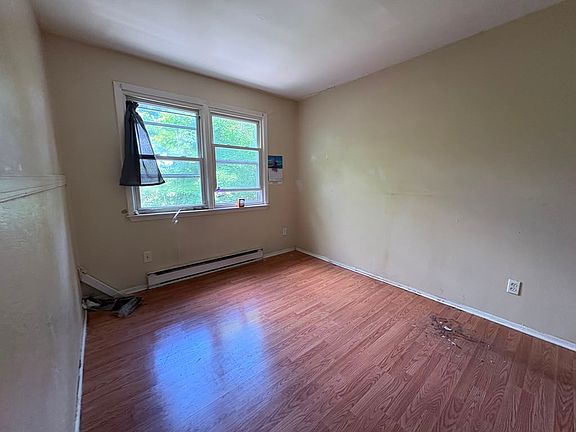 4th image of 240 Sheffield Ave #B1b