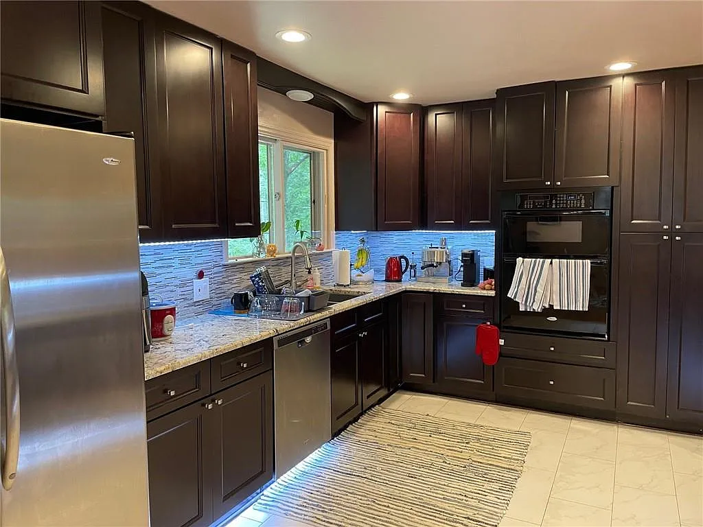 1 bed, 1.0 bath, 350 sqft, $1,000 — Photo 3