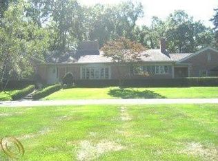 621 Lone Pine Rd, Bloomfield Hills, MI 48304