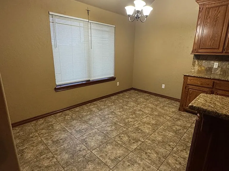 1517 NE Stonehouse Dr — Photo 6