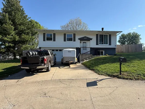 1227 Ashwood Cir, Maryville, MO 64468