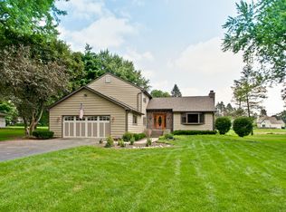 1806 Paula Ct, Dundee, IL 60118