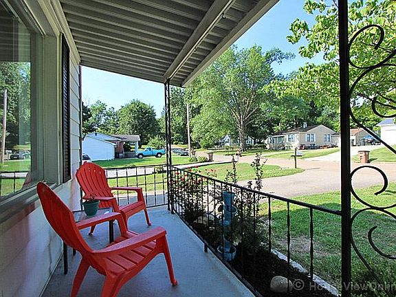 5th image of 1042 Stewart Dr