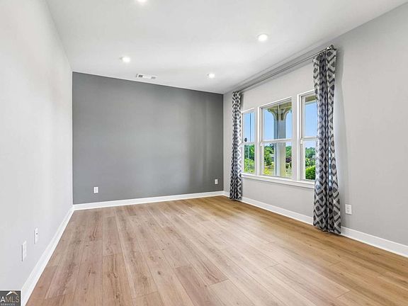 2nd image of 549 Daffodil Ln