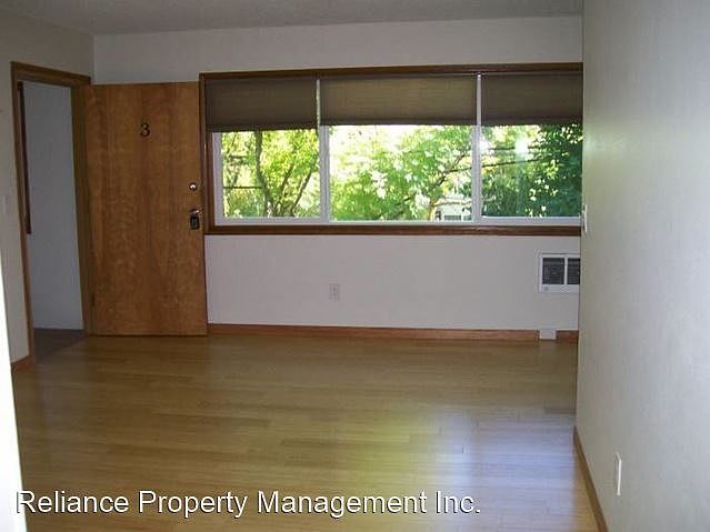 1st image of 1427 NE Hancock St APT 3