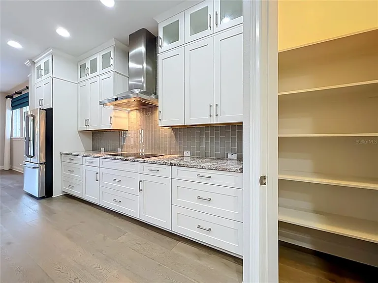 9646 Reymont St — Photo 16