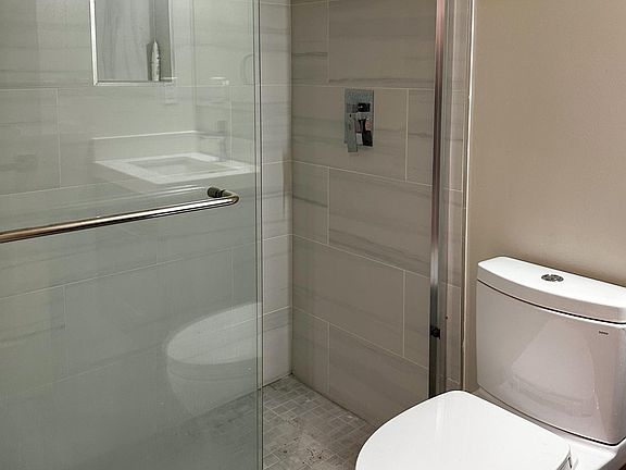 4th image of 164 Harold Ave #C