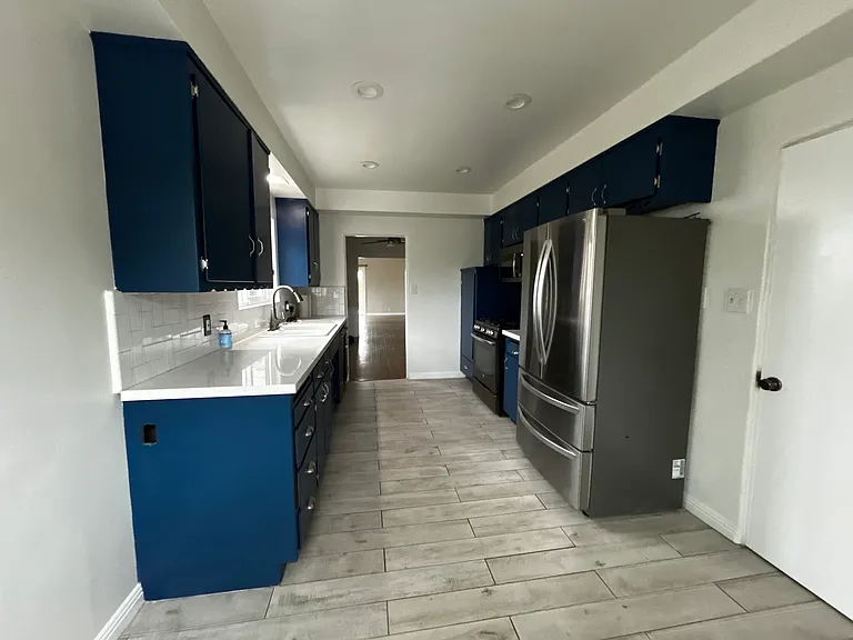 715 W Hamilton Pl — Photo 7