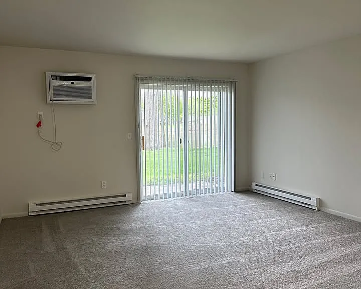 Sunset Lake Apartments — Photo 7