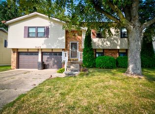 945 S Jefferson Dr, Decatur, IL 62521