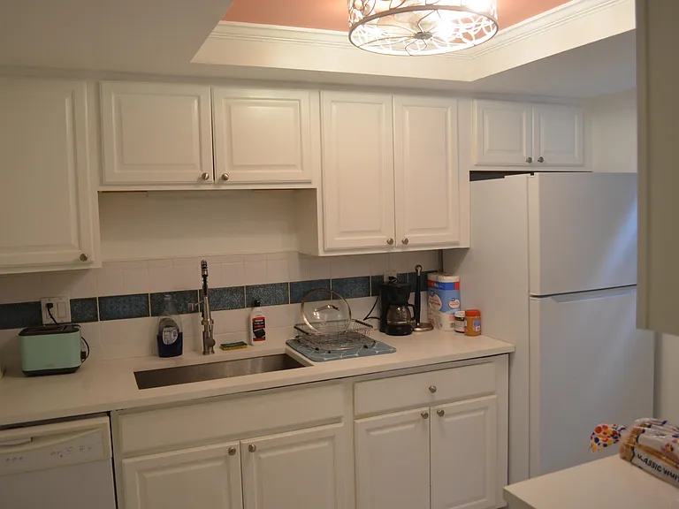 658 NE 6th Ct #E — Photo 16