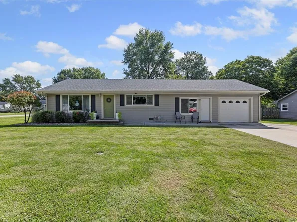 201 S 8th St, Louisburg, KS 66053