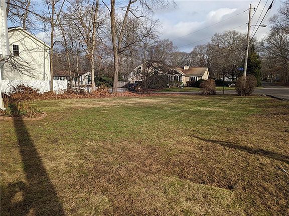 4th image of 75 Steere Dr