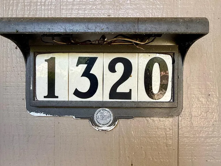 1320 Baylor Dr — Photo 4