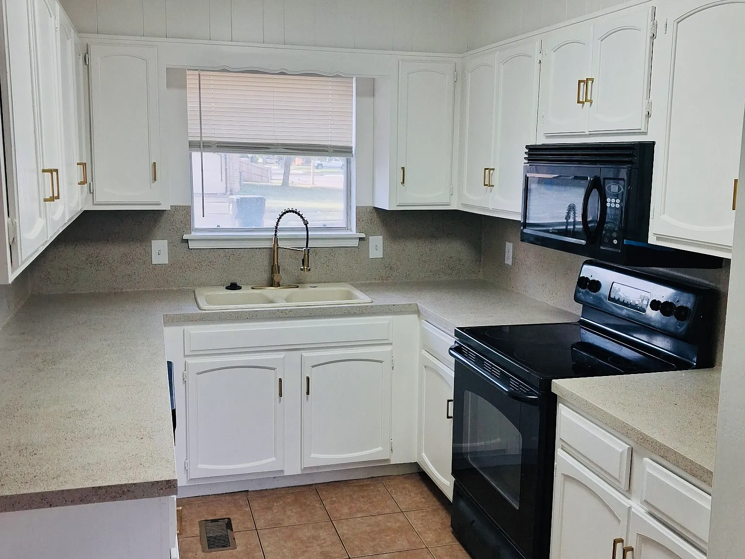 2 bed, 1200 sqft, $1,600 — Photo 4