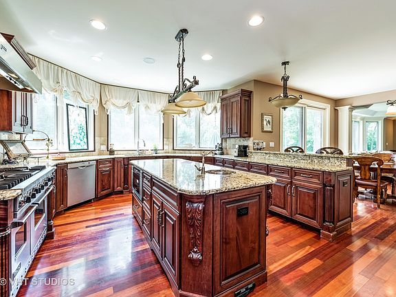 4th image of 17 N Portshire Dr