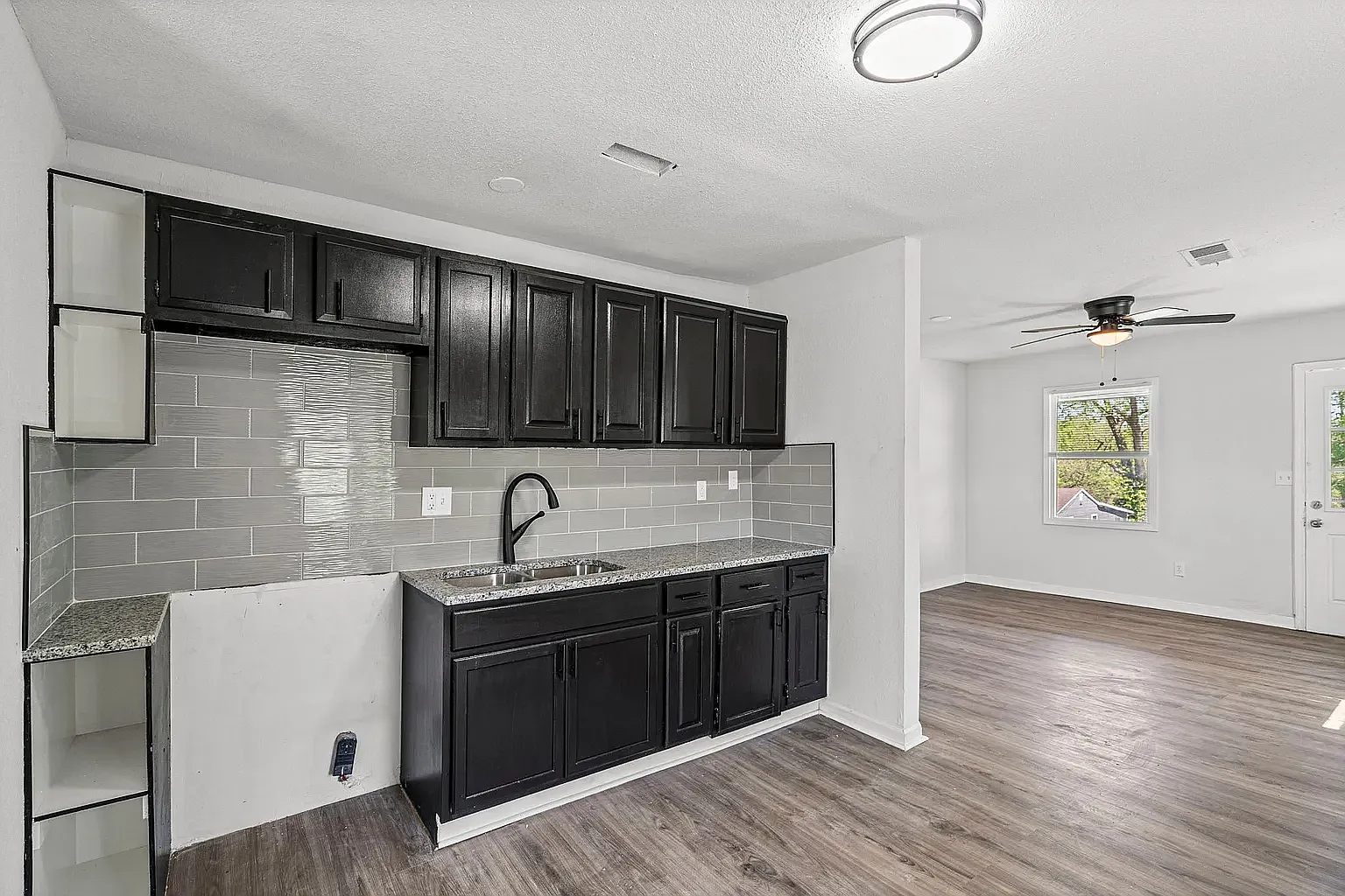 3 bed, $1,675 — Photo 2