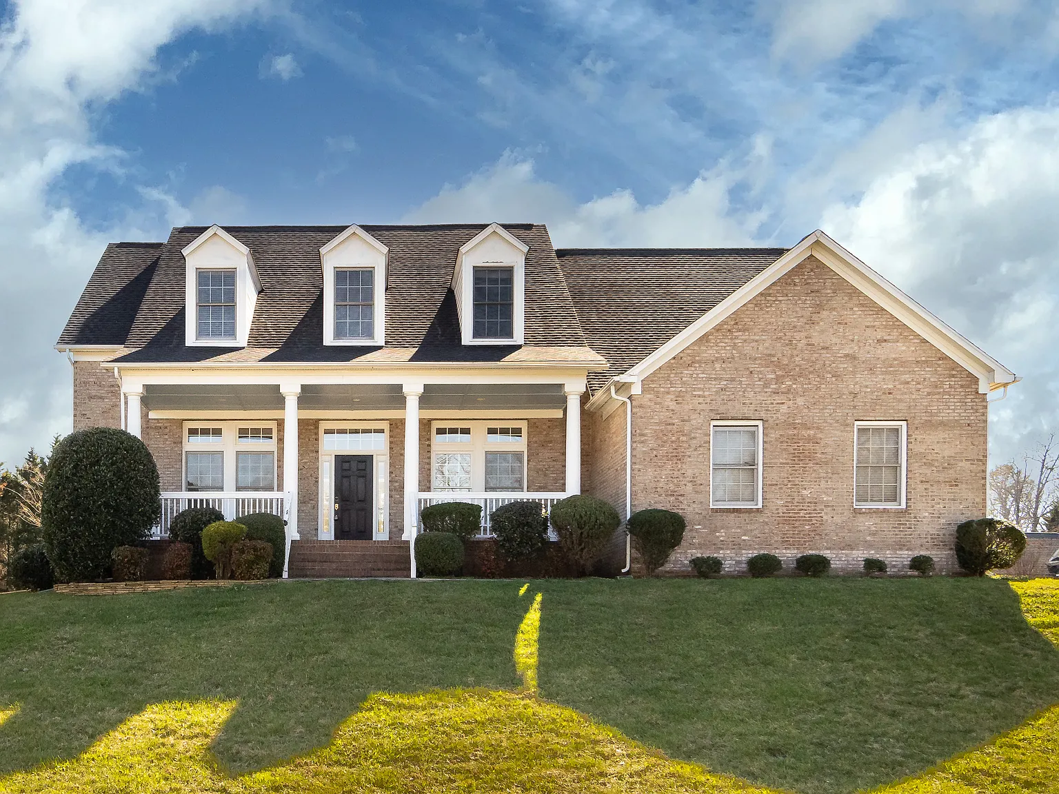 4 bed, 3.5 bath, 3371 sqft, $3,800 — Photo 2