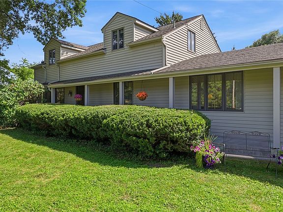 3rd image of 695 Embury Rd