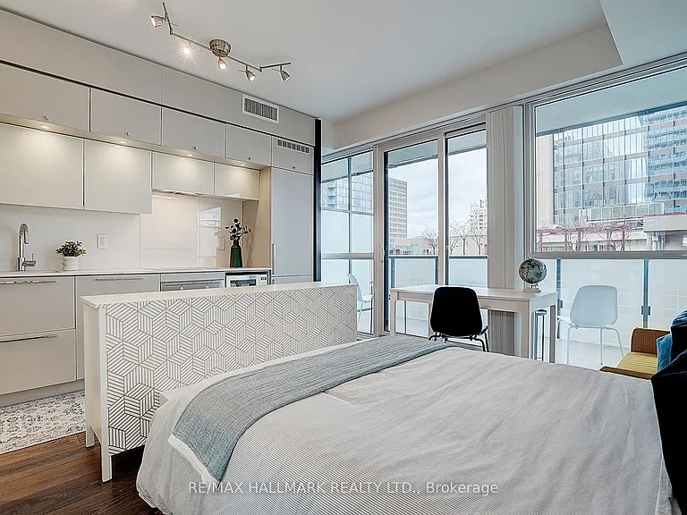 15 Grenville St #1406 — Photo 25