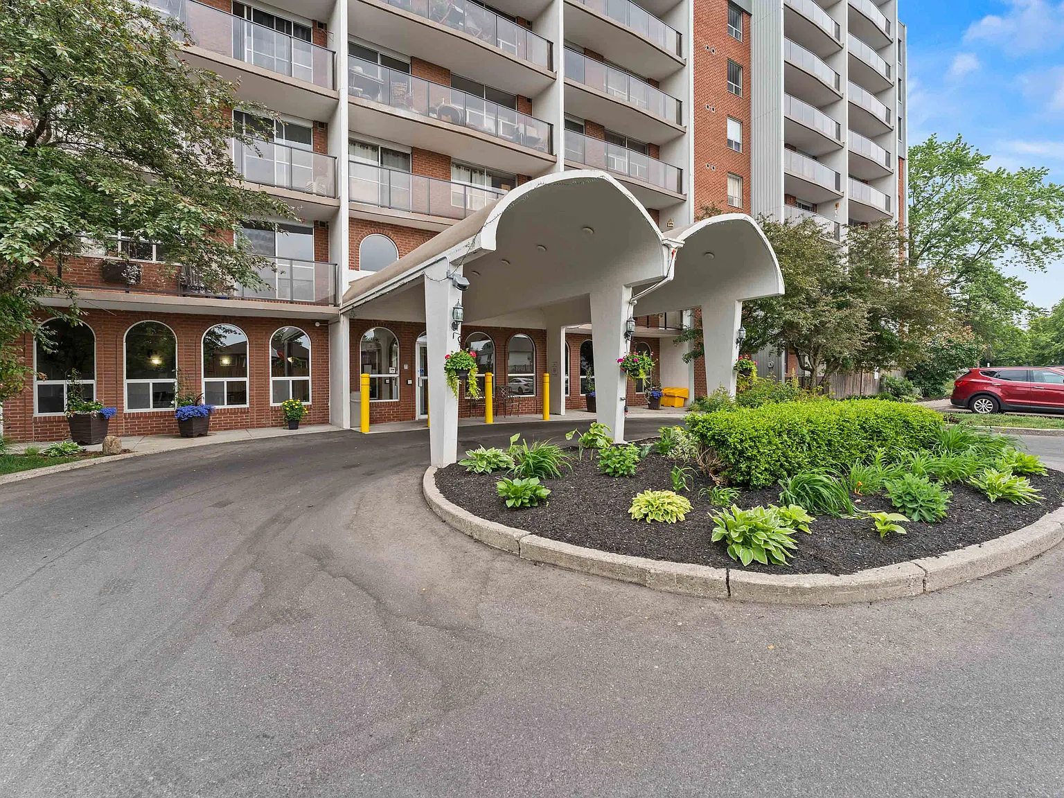 Southwick Apartments — Photo 2