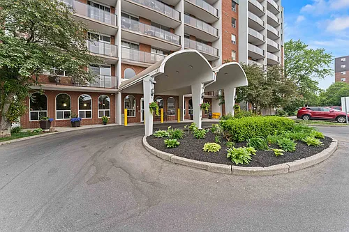 47 Memorial Dr Photo 1