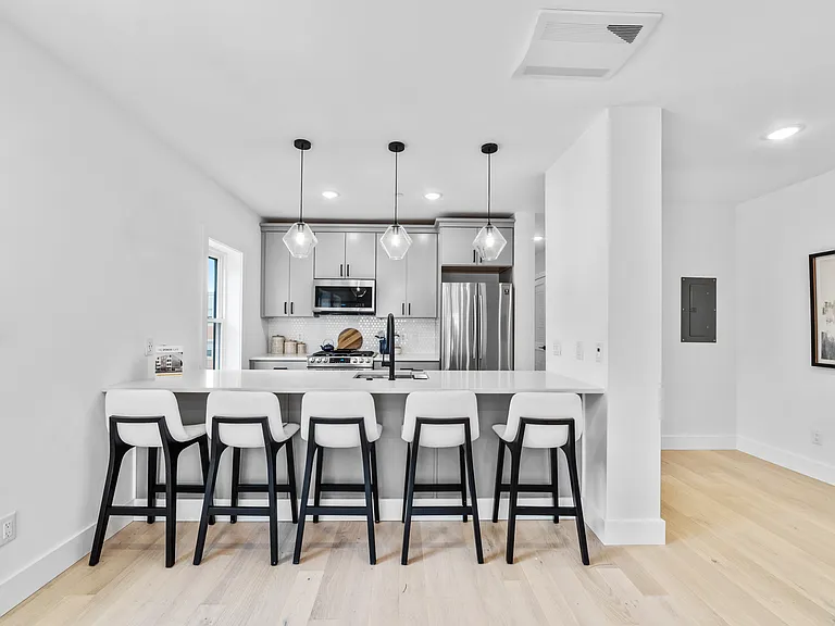 208 Spencer Ave #7 — Photo 9