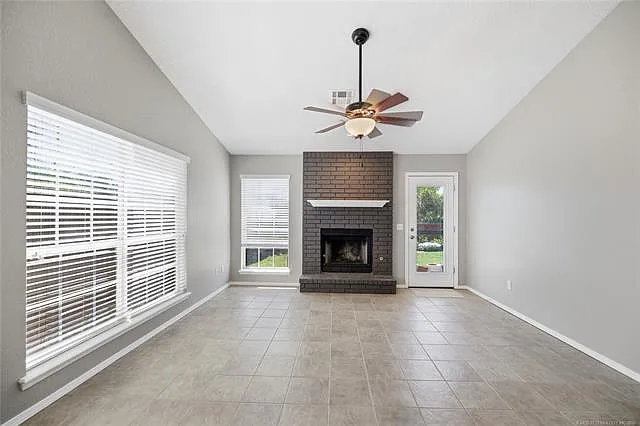 3827 W Galveston Pl — Photo 5