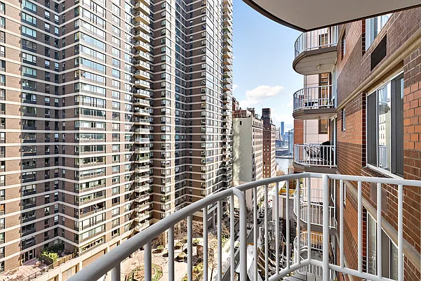 Sold by SERHANT. | media 18