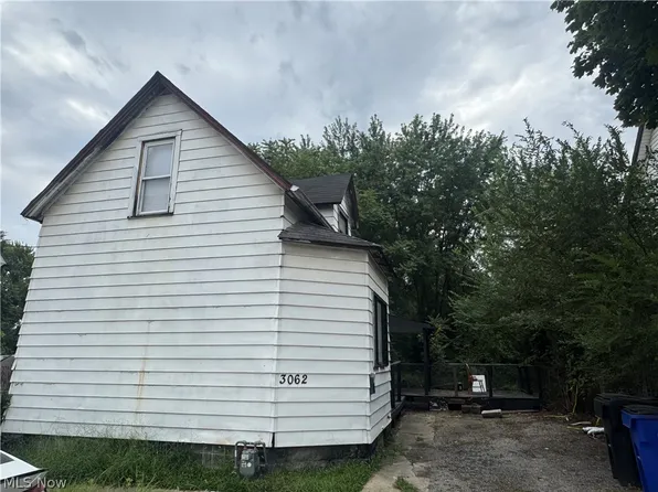 3062 E 67th St, Cleveland, OH 44127